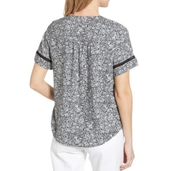 HINGE Floral Pullover V-Neck Top - NWT - Size  XS - Picture 2 of 3